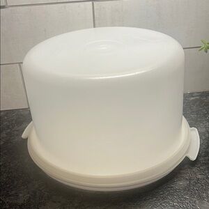 Vintage White Cake Storage Container and carrier by Tupperware. Great condition